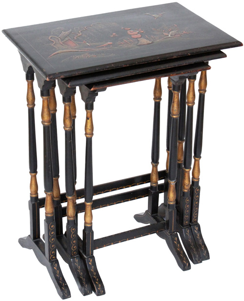 Antique English Nesting Tables with Japanned Lacquer Paintings - שולחנות מקוננים אנגלים עתיקים - Click to Zoom