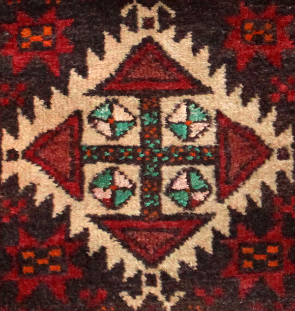 A cross of arrows on the face of the Khourjeen rug